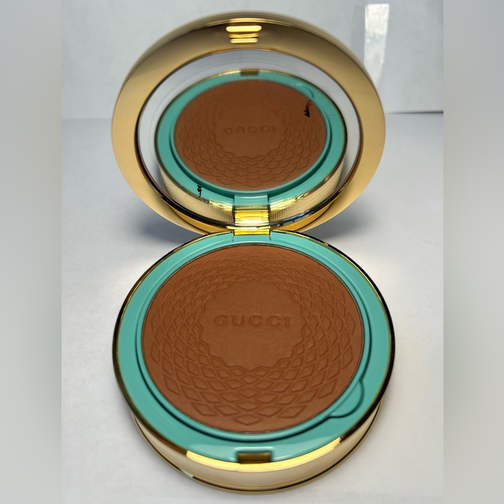 NWT🌷Gucci Sun-Kissed Glow Powder Bronzer in #4 - Tan - Picture 2 of 5